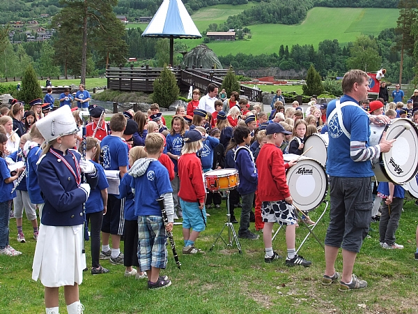 Aspirantene avsluttet festivalen med felles spilling på Hunderfossen familiepark